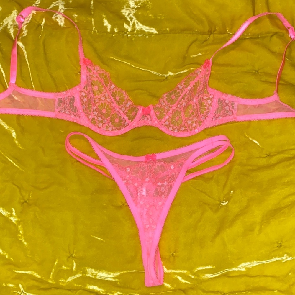 BOTH PIECES FOR LOVE & LEMONS   HOTT PINK BRA & PANTY MATCHING SET👆🏻👆🏻🍒🔥💖